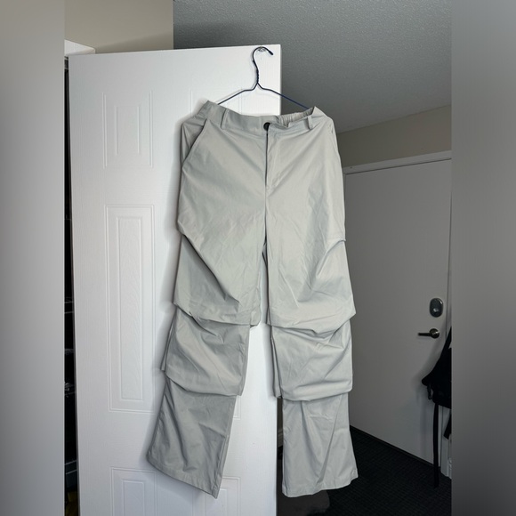 'Crinkle' Cargos
Color:Gray
Size M // Waist 29/30 - Picture 1 of 4